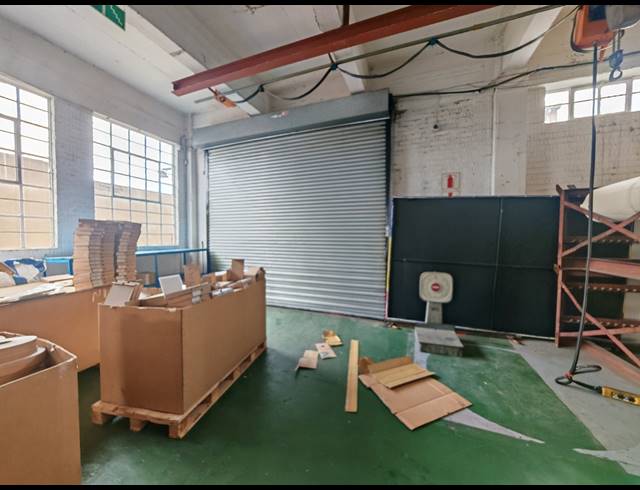 3,045M² WAREHOUSE FOR SALE IN ROBERTSHAM